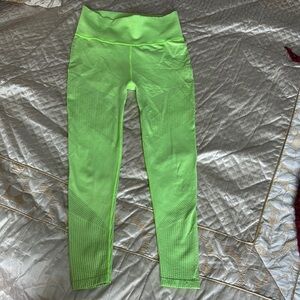 Puma Neón Leggings High Waist Athletic Wear, in great condition! Medium.